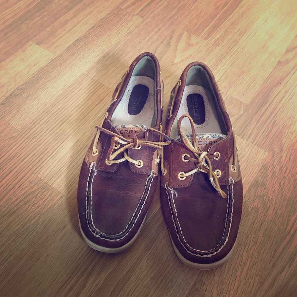 Brown and tan Sperrys